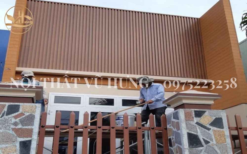 Vách Lam Nhựa Giả Gỗ - Xu Hướng Nội Thất Sang Trọng 2024