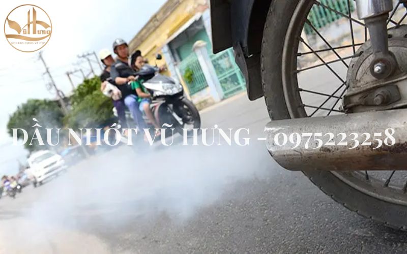Cách kiểm tra lượng nhớt trong xe máy bằng que thăm nhớt